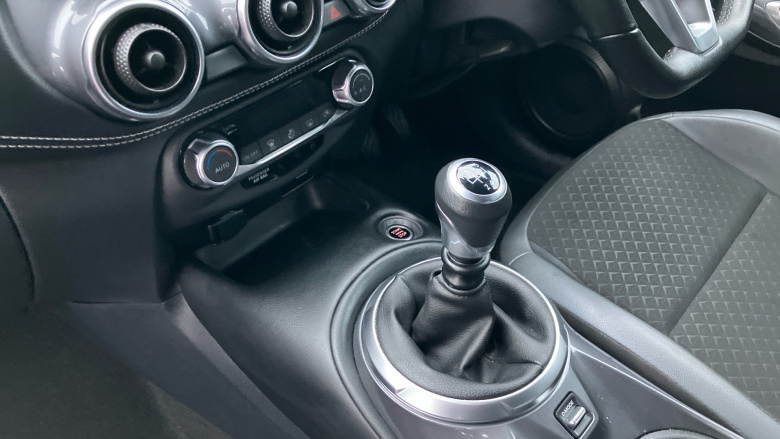 Nissan Juke 1.0 DiG-T 114 N-Connecta 5dr Petrol Hatchback